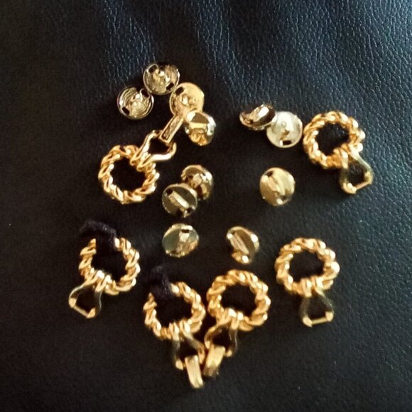 St.John Assortment Of Buttons - Picture 2 of 4